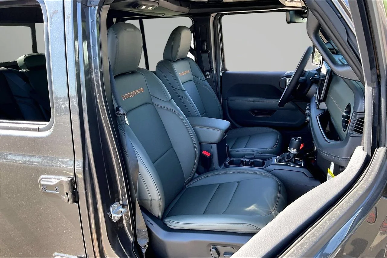 New 2026 Granite Crystal Metallic Clearcoat Jeep Mojave X image 19