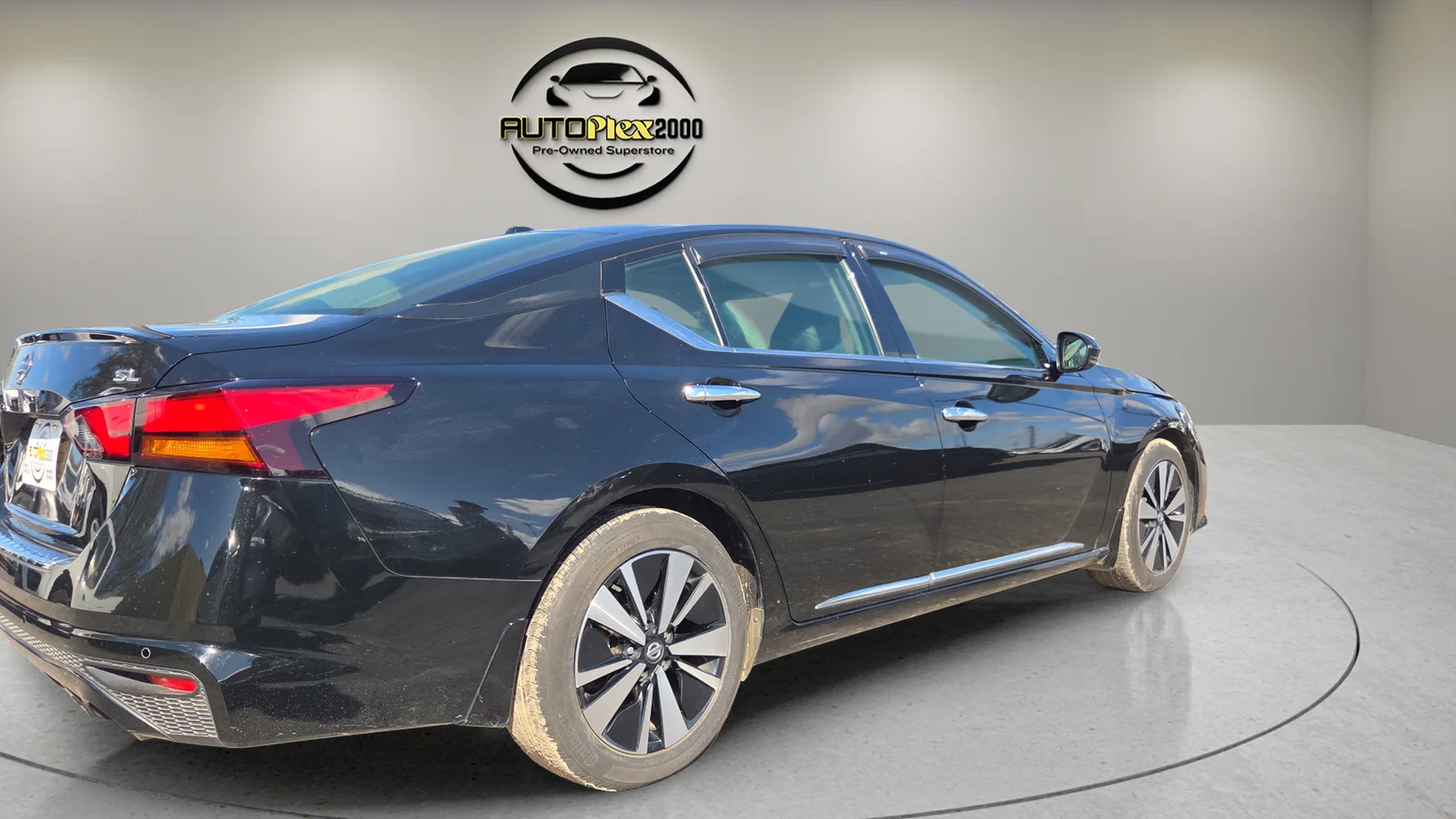 Used 2021 Black Nissan 2.5 SL image 7