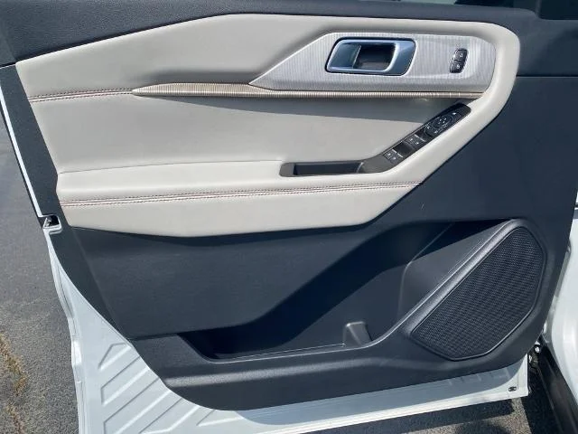 New 2026 Space White Metallic Ford Active image 10