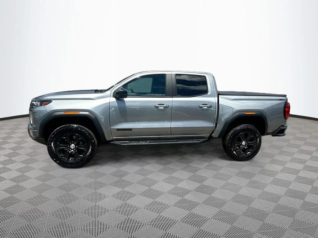 Used 2023 Silver GMC Elevation image 9