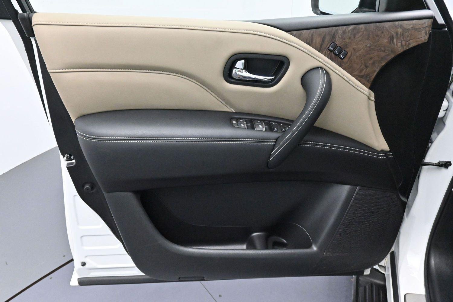 Used 2023 Moonstone White INFINITI PREMIUM SELECT image 13