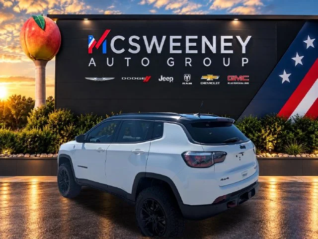 Used 2021 White Jeep Trailhawk image 3