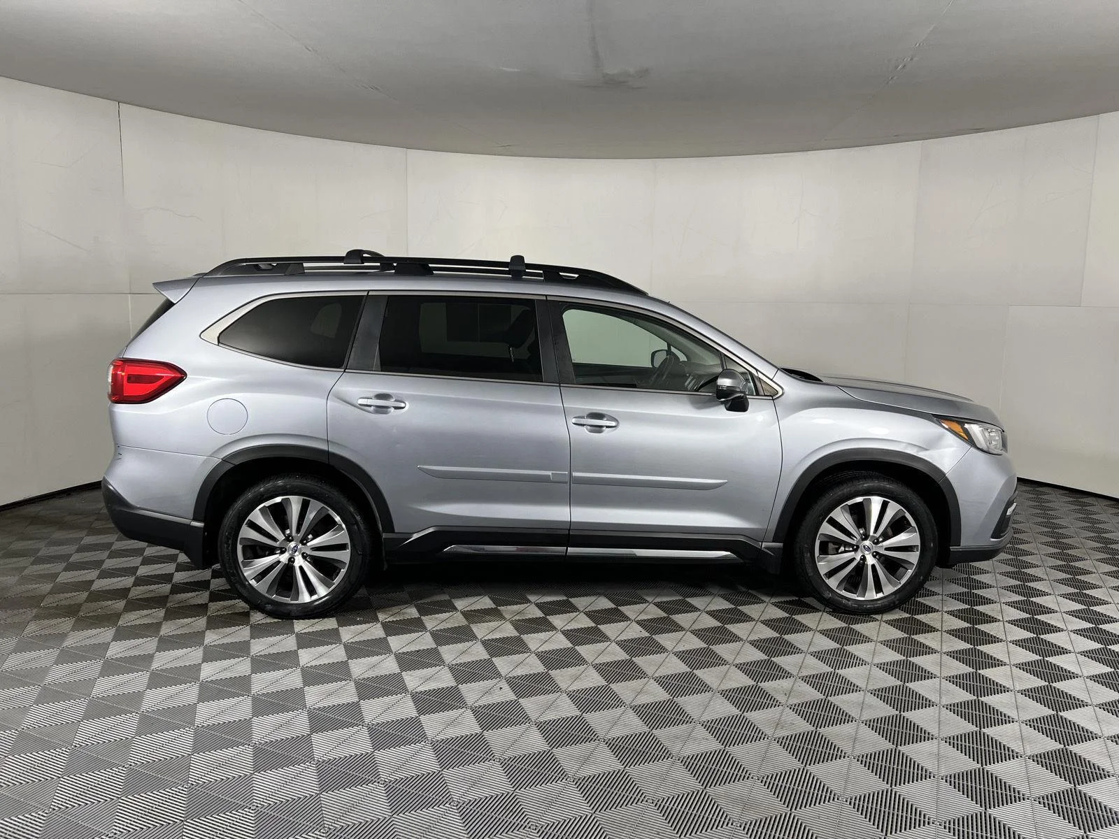 Used 2020 Ice Silver Metallic Subaru Limited image 25