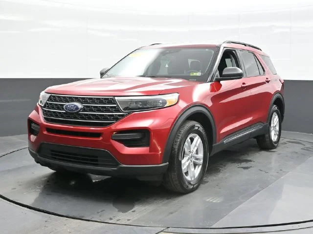 Used 2023 Red Ford XLT image 1