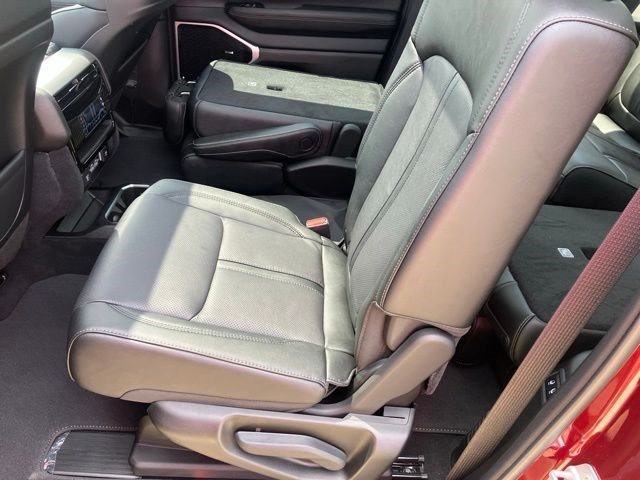 New 2026 Velvet Red Pearl-Coat Exterior Paint Jeep Limited Reserve image 24