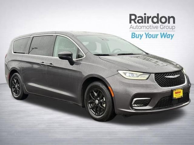 2023 Chrysler Pacifica Touring L's photo