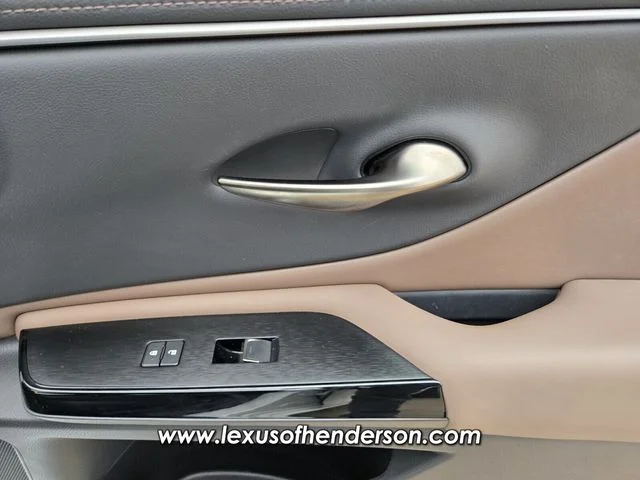 Certified Used 2025 White Lexus 300h image 20