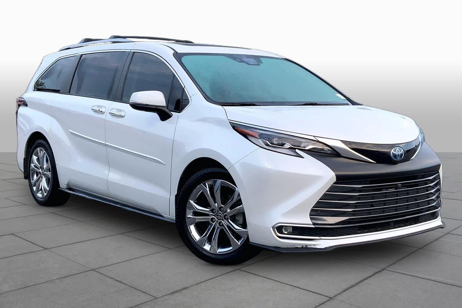 Used 2023 Wind Chill Pearl Toyota Platinum image 3
