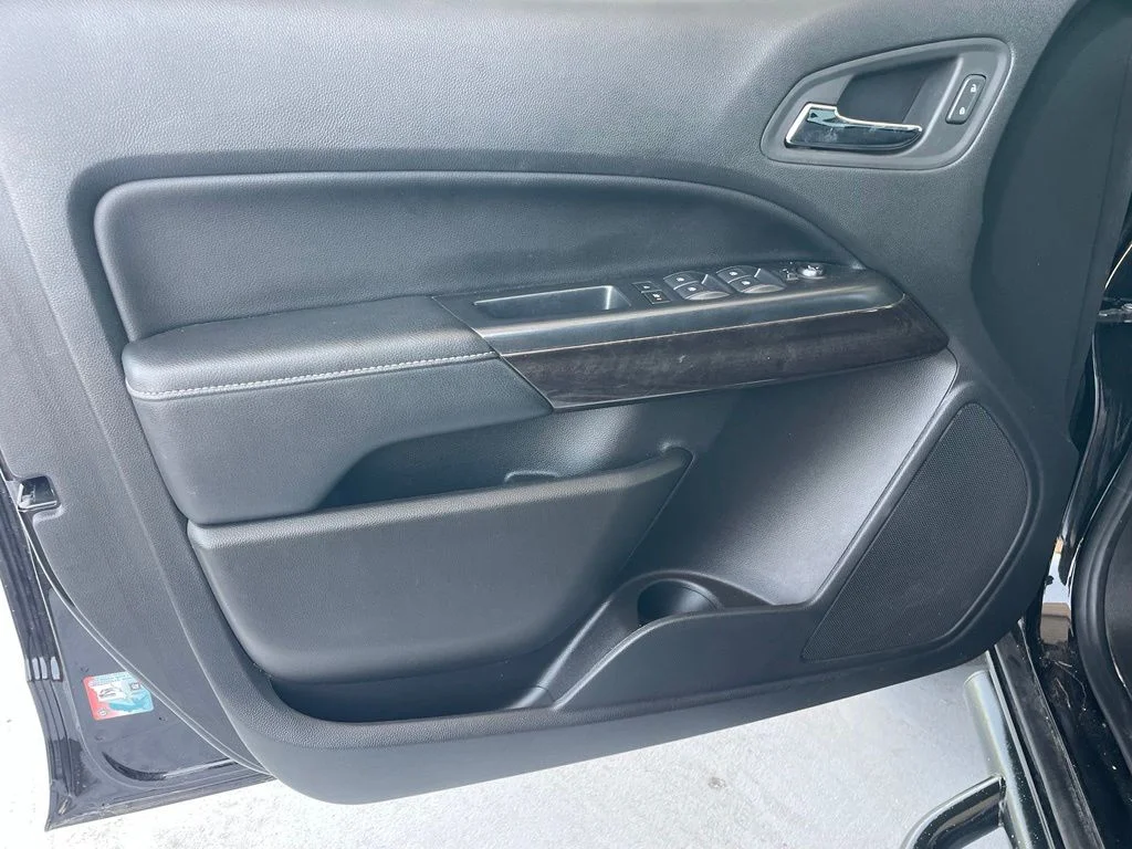 Used 2022 Black GMC Elevation image 9