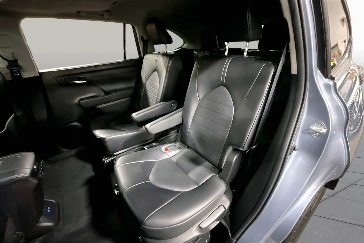 Used 2022 Moon Dust Toyota XLE image 21