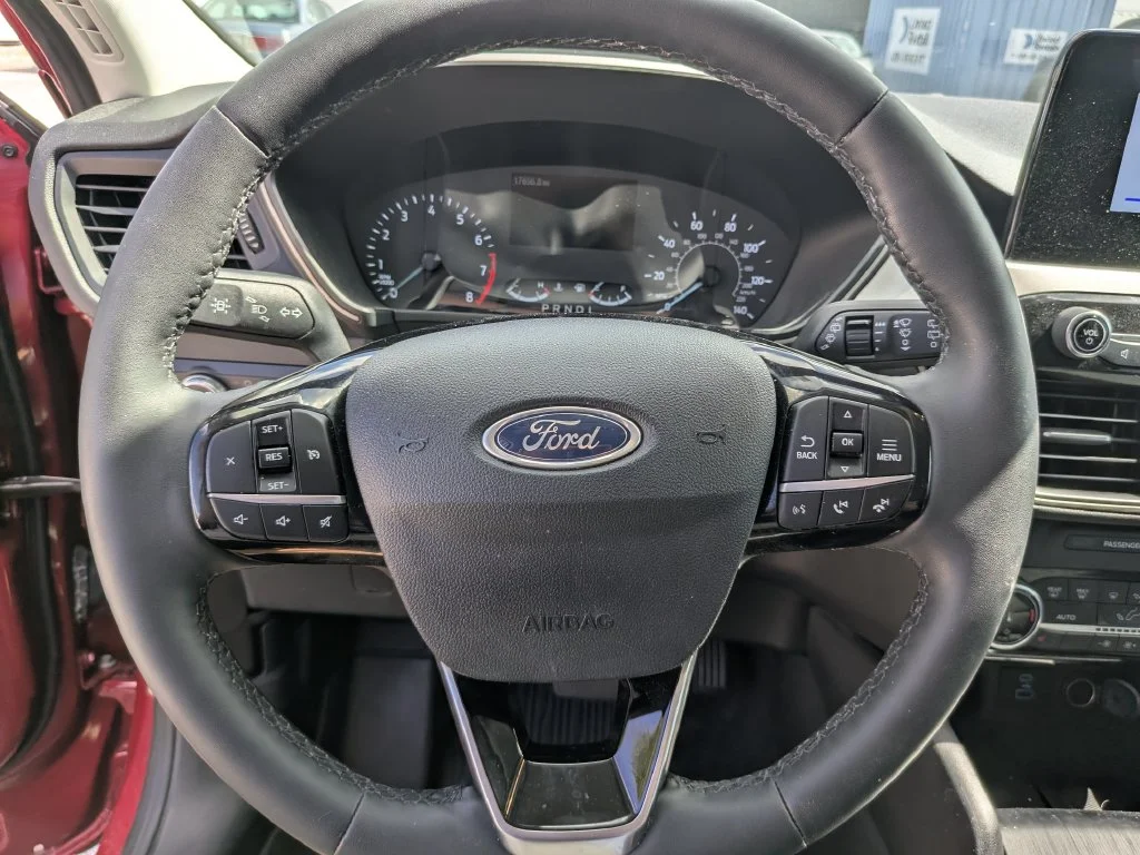 Certified Used 2022 Rapid Red Metallic Tinted Clearcoat Ford SE image 25