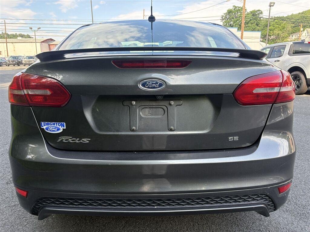 Used 2016 Magnetic Ford SE image 4