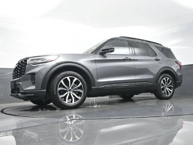 Used 2025 Gray Ford ST-Line image 33