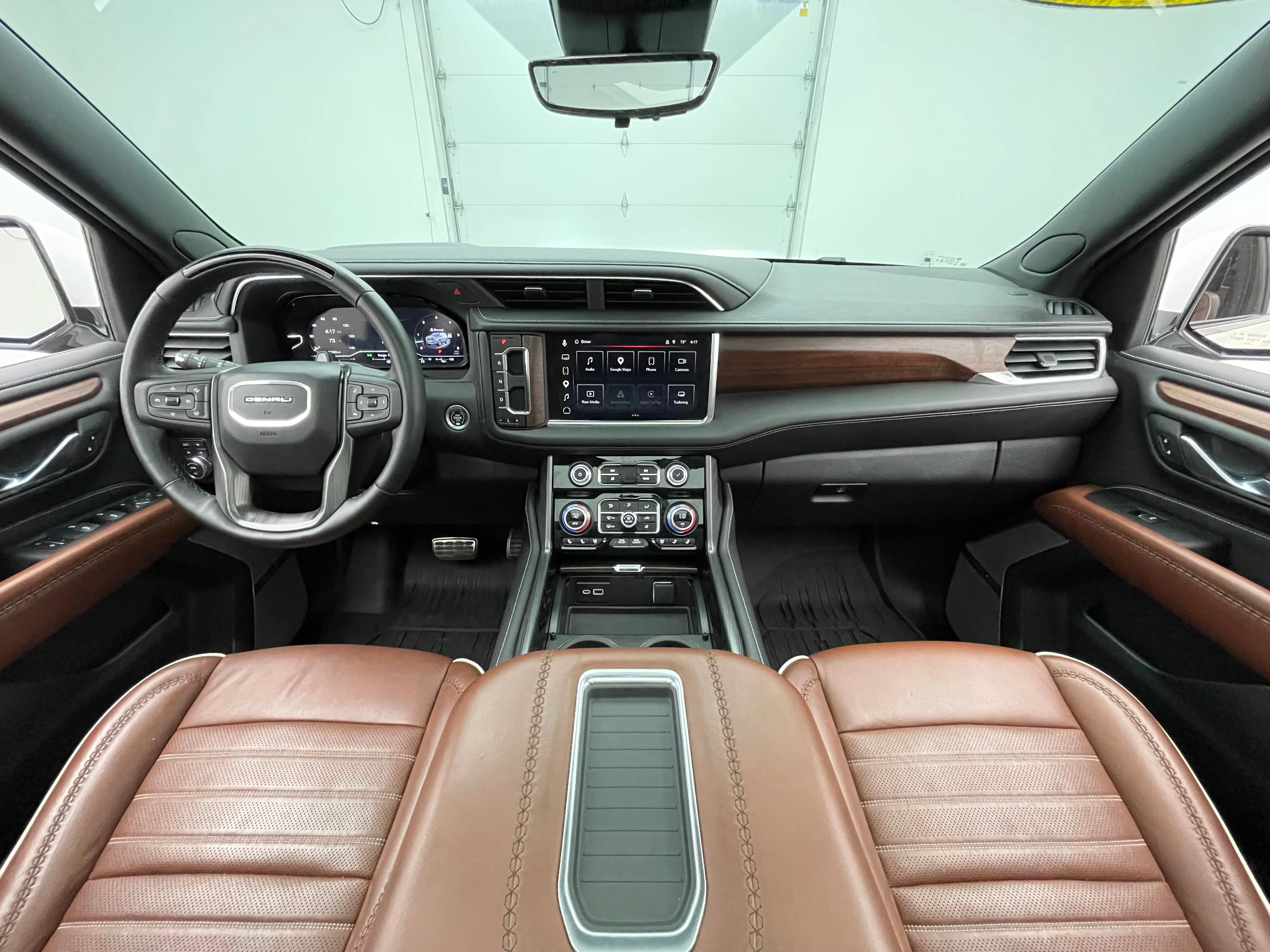 Used 2024 White Frost Tricoat GMC Denali Ultimate image 3