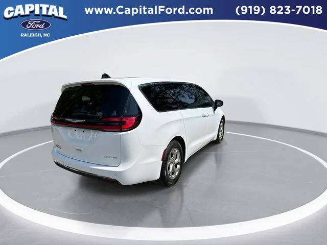 Used 2024 White Chrysler Limited image 8
