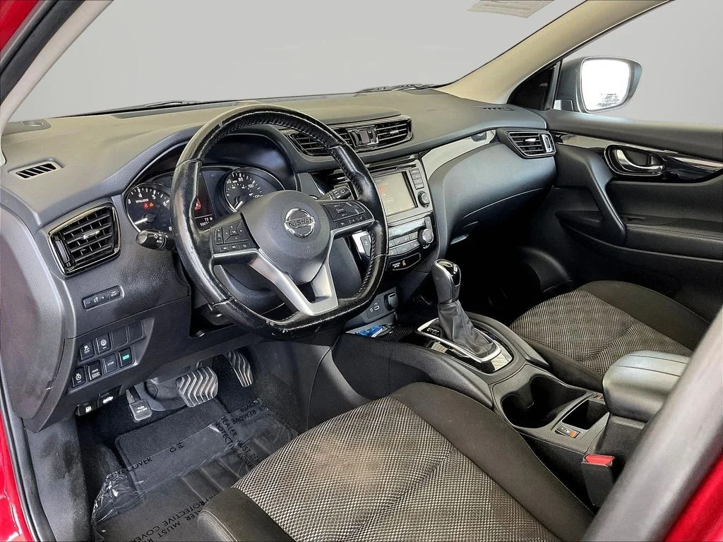 Used 2021 Scarlet Nissan SV image 22