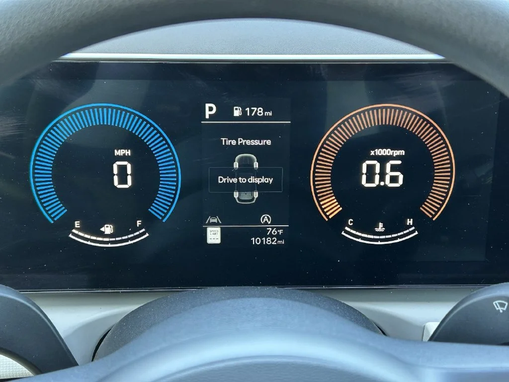 Used 2025 White Pearl Hyundai SEL image 28