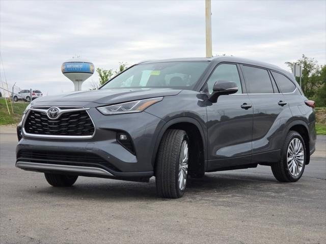 Certified Used 2025 MAGNETIC GRAY MET. Toyota  image 18