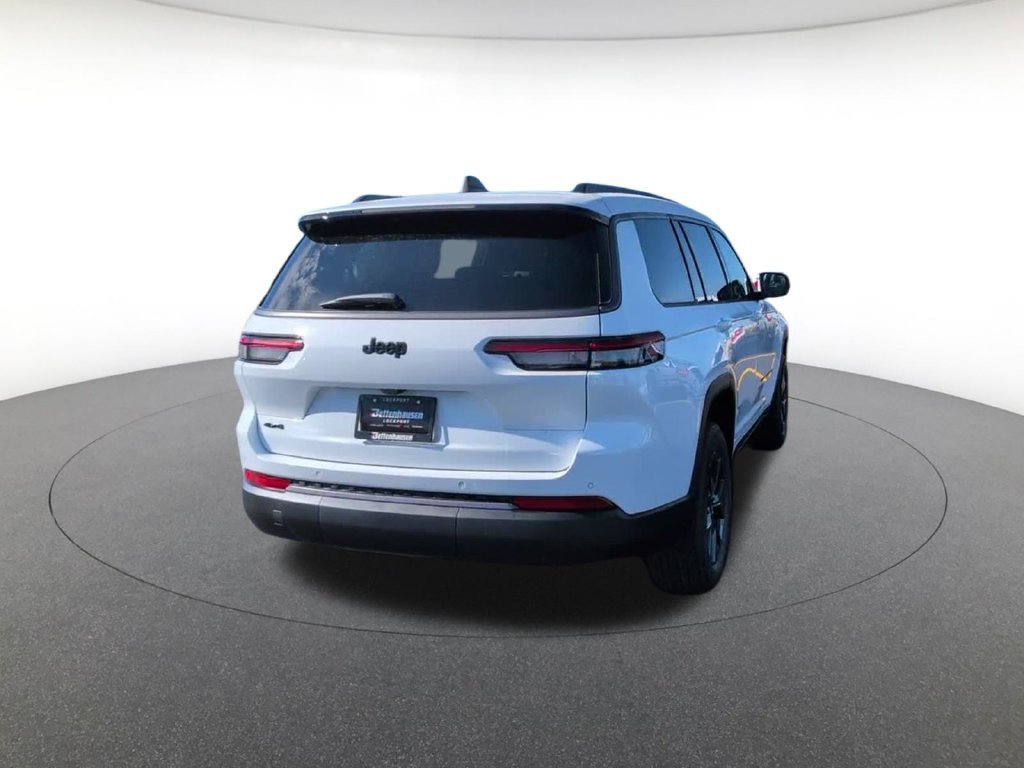 New 2027 White Jeep Laredo Altitude image 8