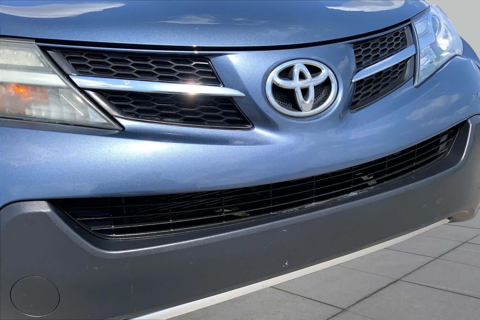 Used 2014 Shoreline Blue Metallic Toyota XLE image 29