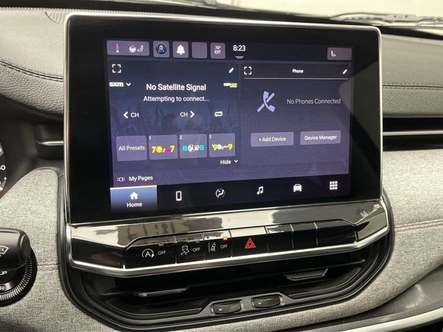 Used 2022 Diamond Black Crystal Pearlcoat Jeep Latitude Lux image 18