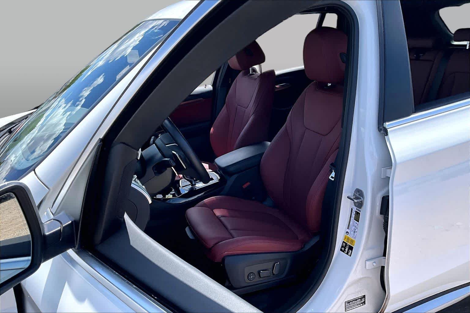 Used 2024 Alpine White BMW xDrive30i image 6