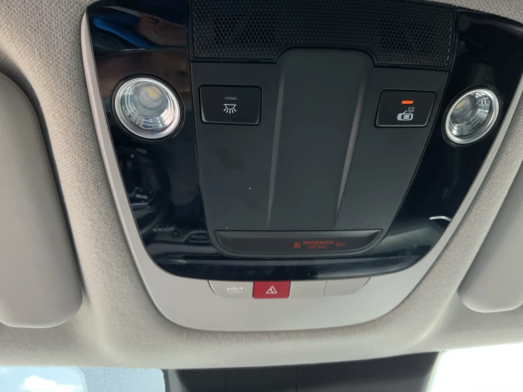 Used 2024 Snow White Pearl Kia SX image 34