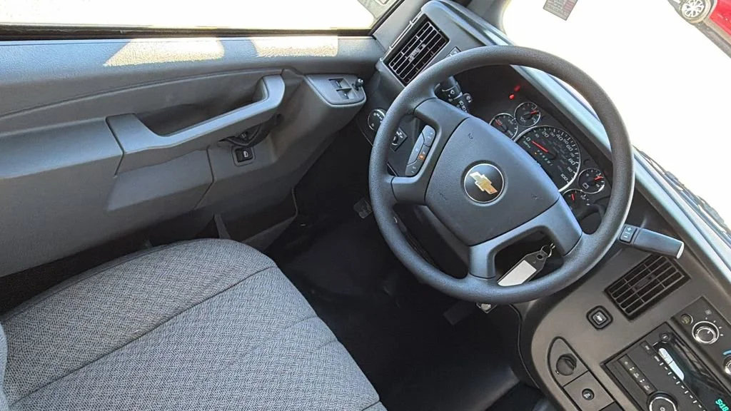2025 Chevrolet Express Cargo Work Van - Photo 21