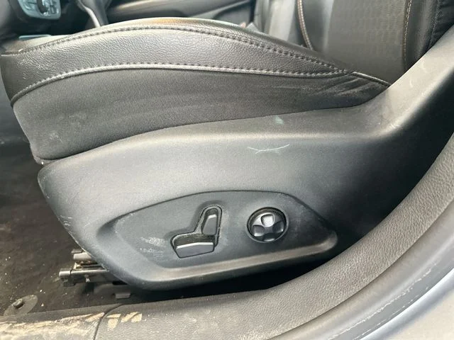 Used 2018 Silver Jeep Latitude image 16