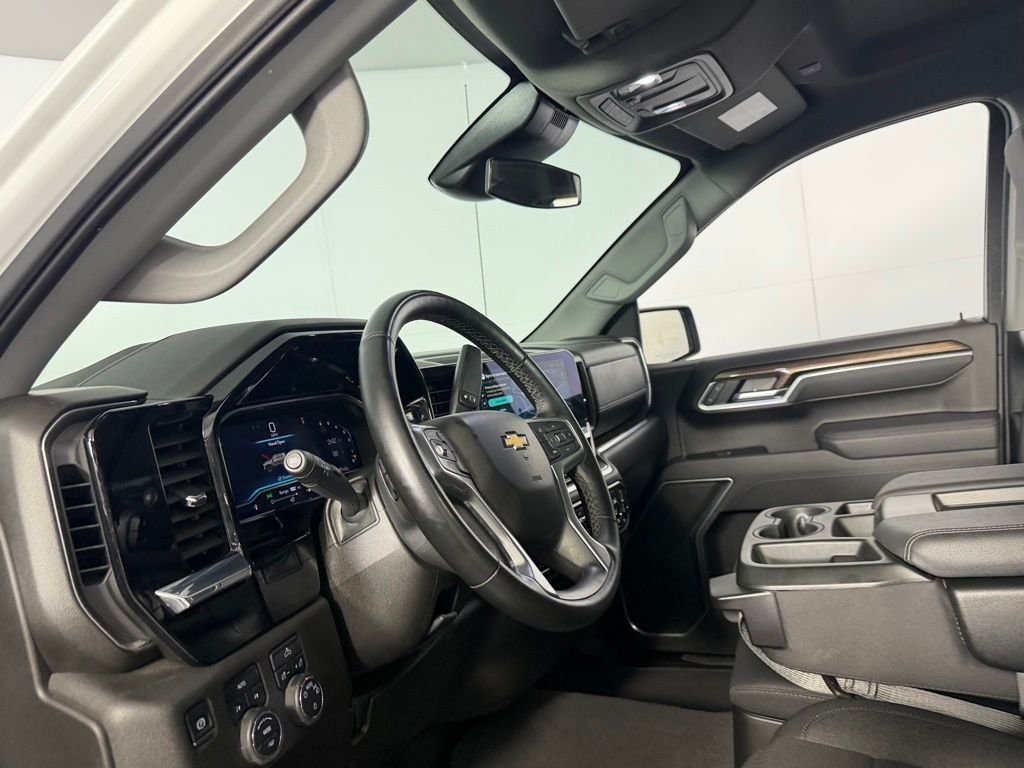 Used 2025 White Chevrolet LT image 24