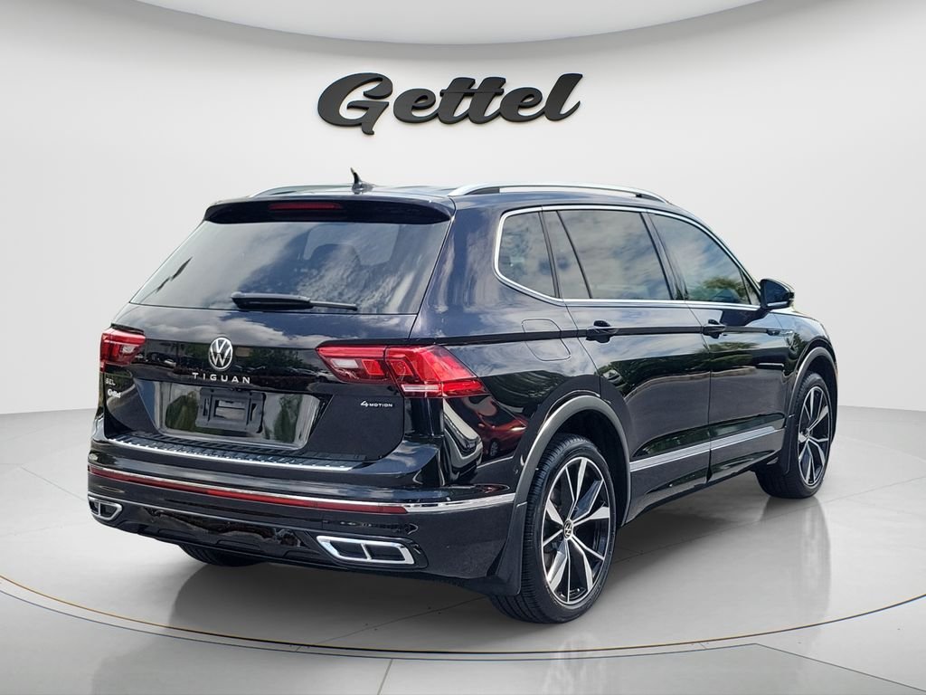 Used 2024 Black Volkswagen 2.0T SEL R-Line image 5