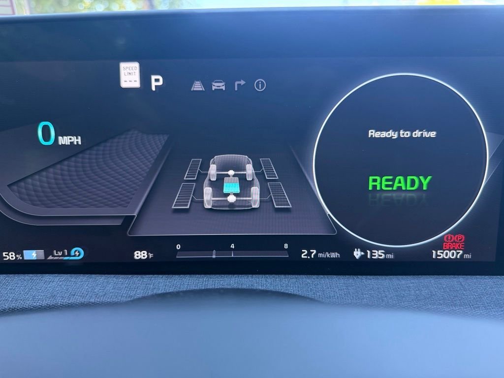 Used 2024 Interstellar Gray Kia Wind image 15
