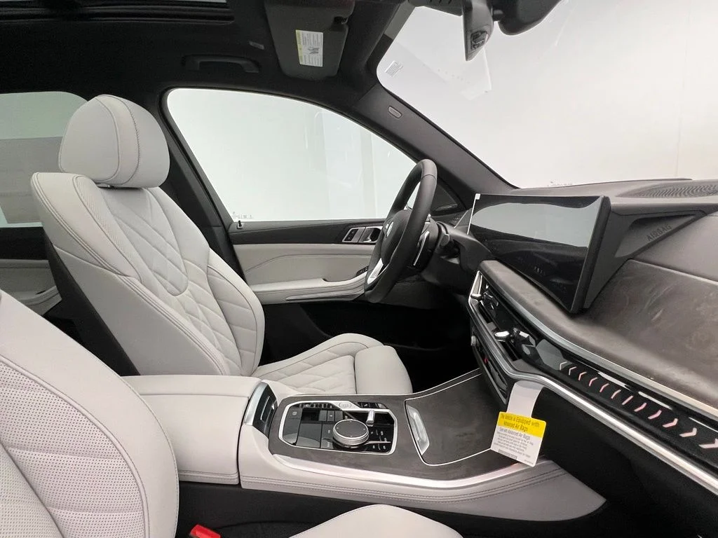 New 2026 Skyscraper Grey Metallic BMW xDrive40i image 6