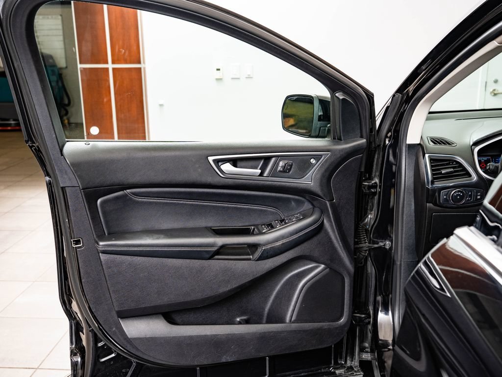 Used 2019 Agate Black Metallic Ford Titanium image 26