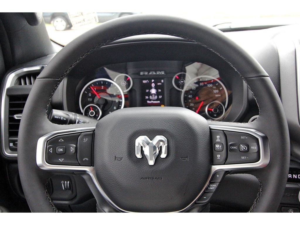 New 2026 Diamond Black Crystal Pearl-Coat Exterior Paint RAM Big Horn/Lone Star image 13