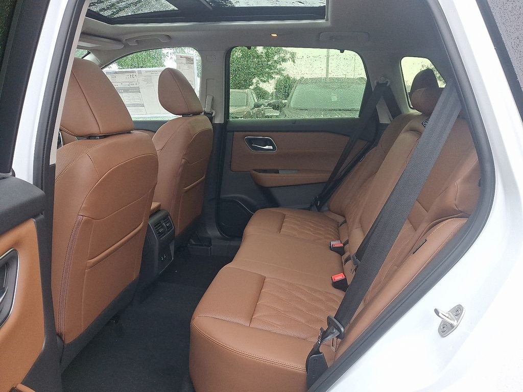 New 2026 Everest White Pearl TriCoat / Super Black Two-tone Nissan Platinum image 5