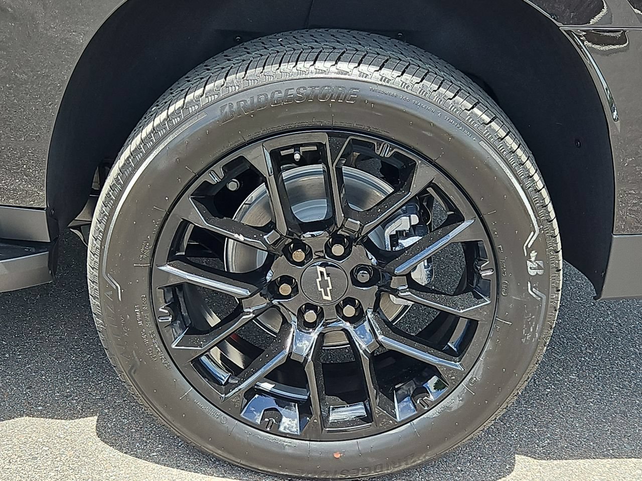 2026 Chevrolet Suburban LS - Photo 32
