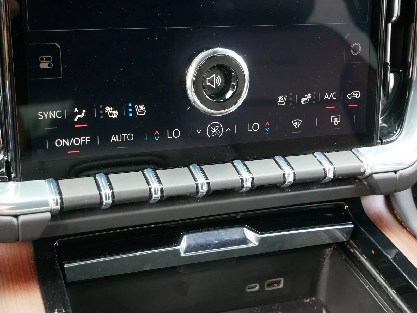 Used 2025 Sterling Metallic GMC Denali image 21