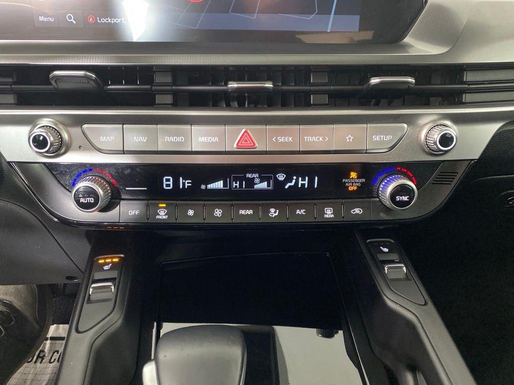 Used 2025 White Pearl Kia S image 23