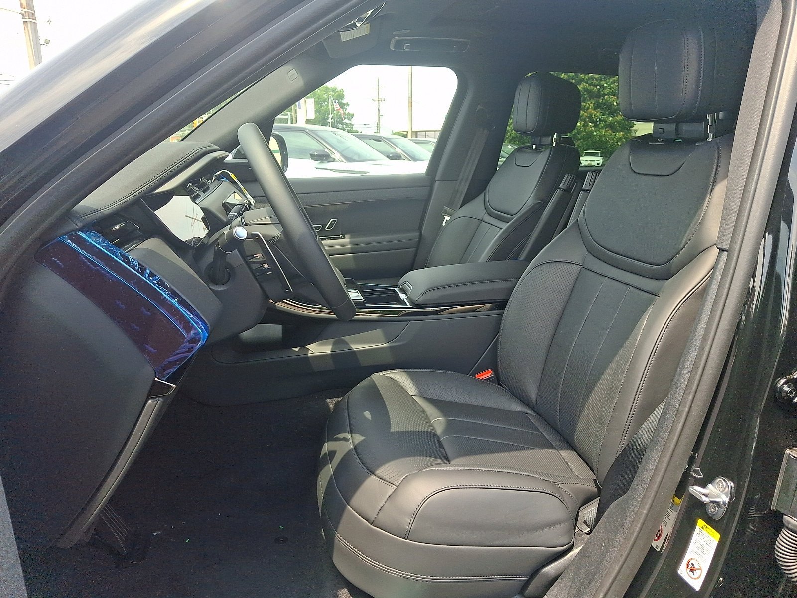 New 2026 Santorini Black LAND ROVER SE image 9