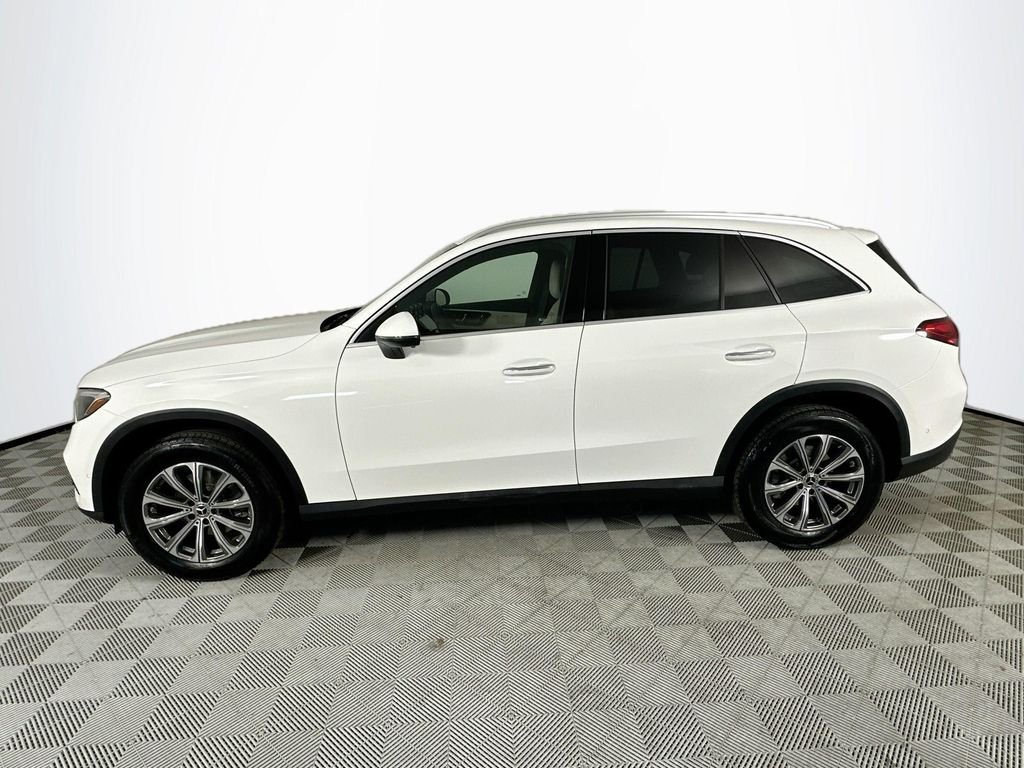 Certified Used 2023  Mercedes-Benz GLC 300 image 4