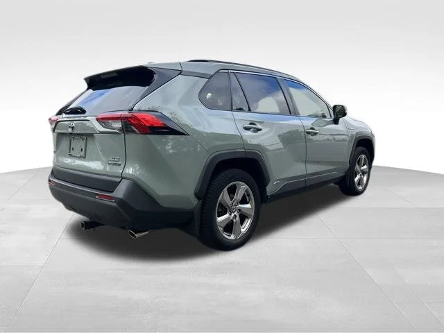 Used 2021  Toyota XLE Premium image 15