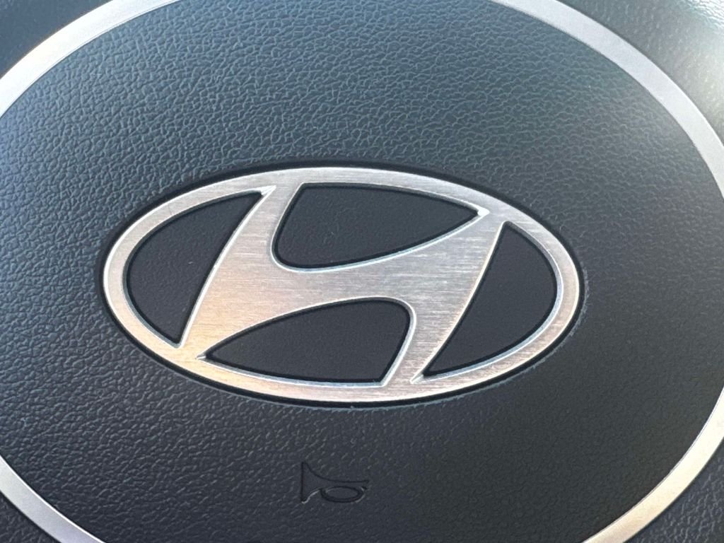 2025 Hyundai Elantra Limited - Photo 35