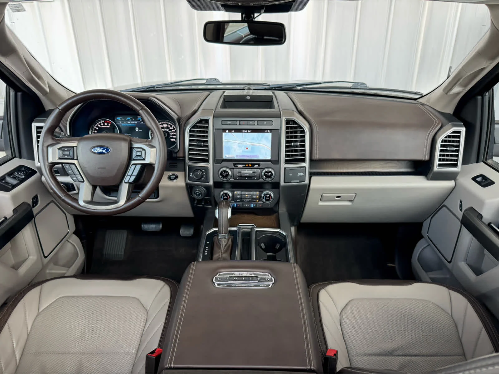 Used 2019  Ford Limited image 21