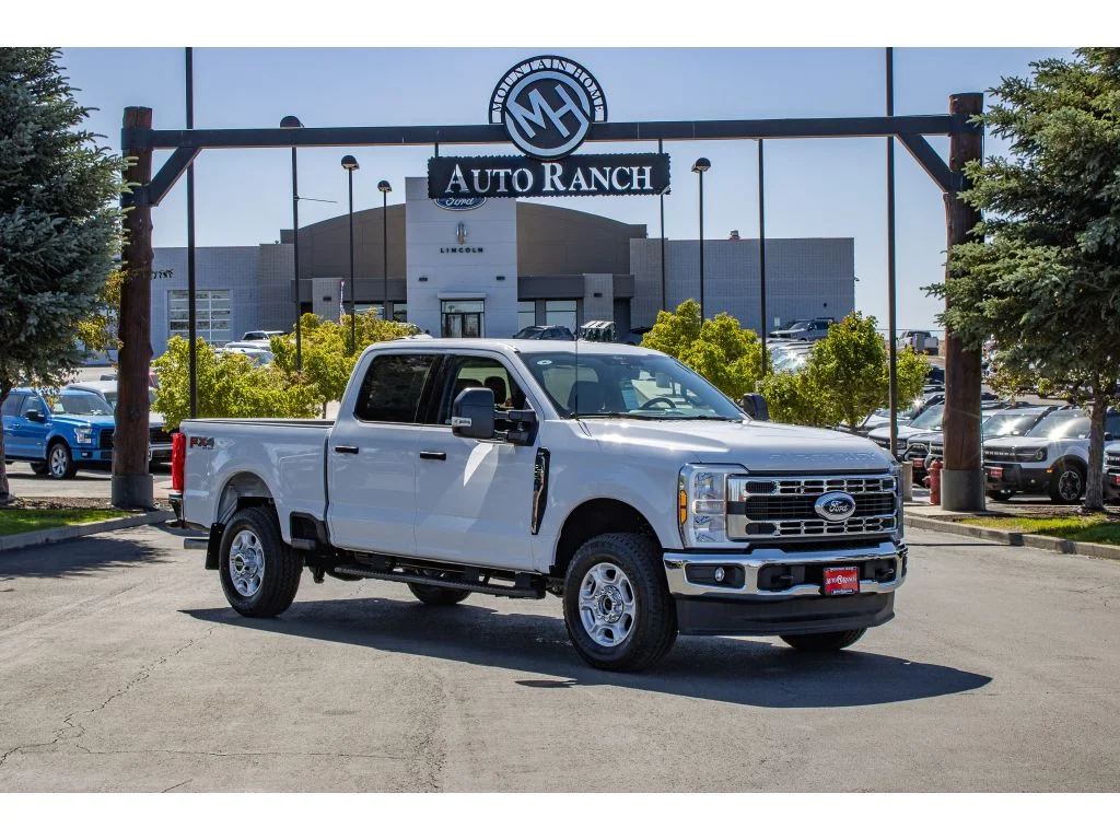 New 2026 OXFORD WHITE Ford XLT image 1