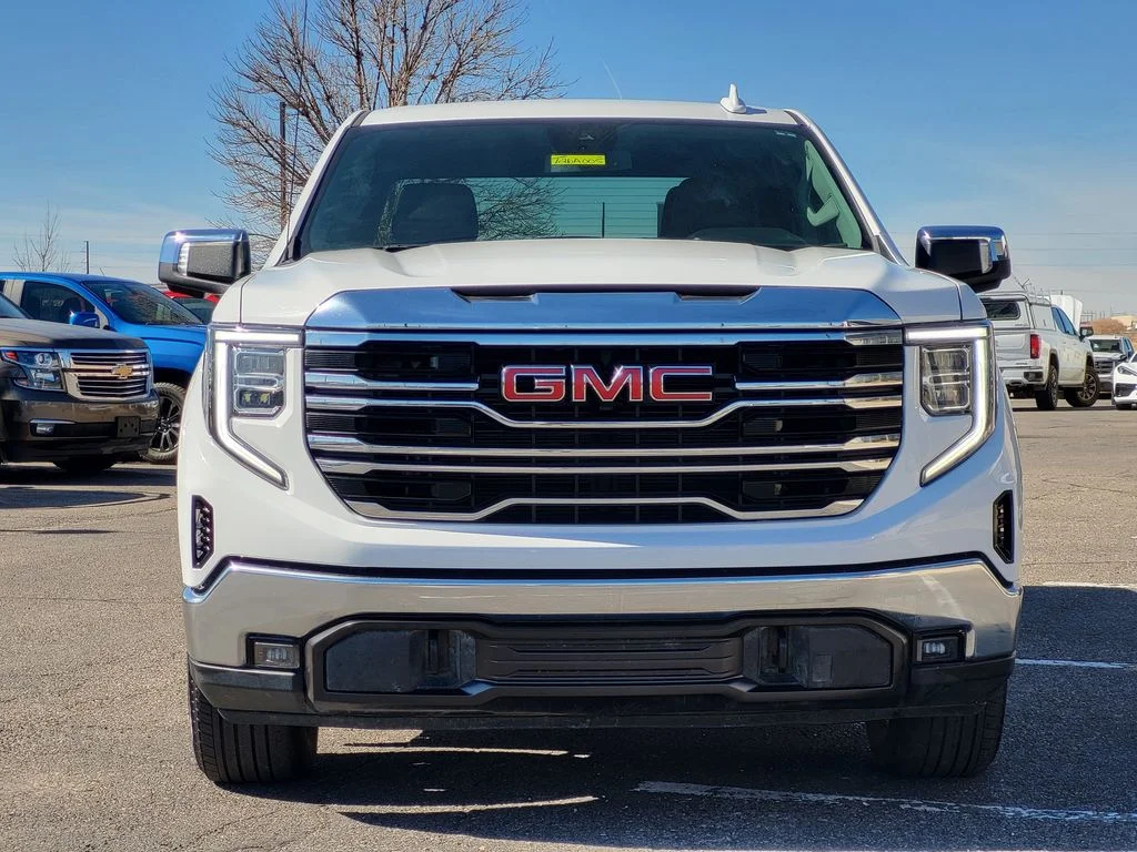 Used 2025 Summit White GMC SLT image 3