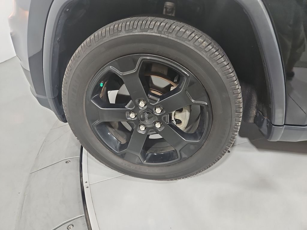 Used 2019 Diamond Black Jeep Laredo image 26