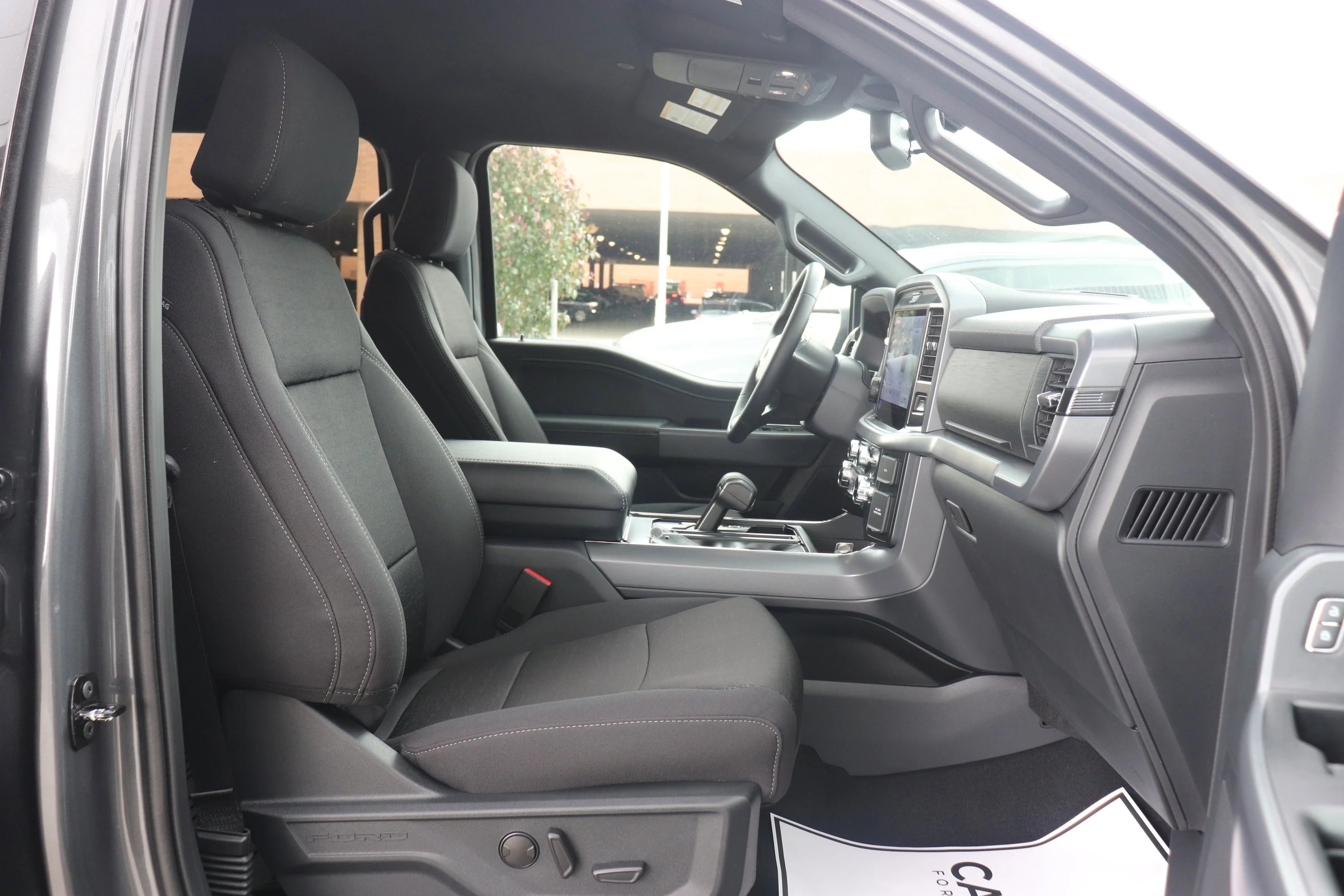 New 2026 CARBONIZED GREY METALLIC Ford XLT image 9