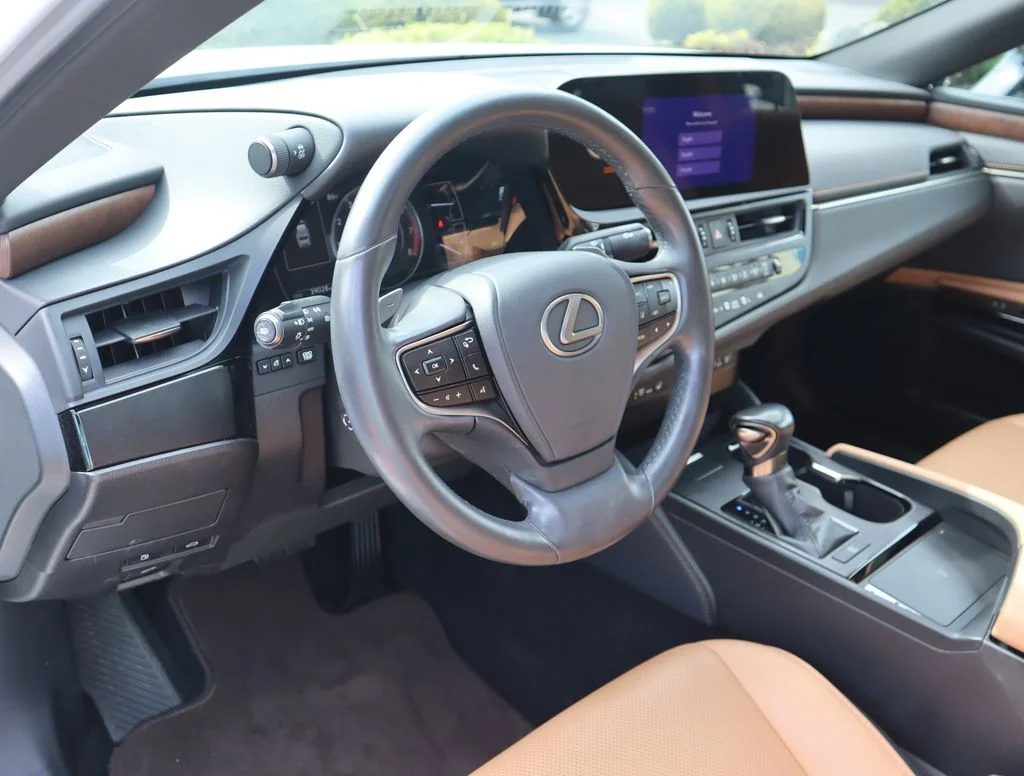 Used 2023 White Lexus 350 image 23