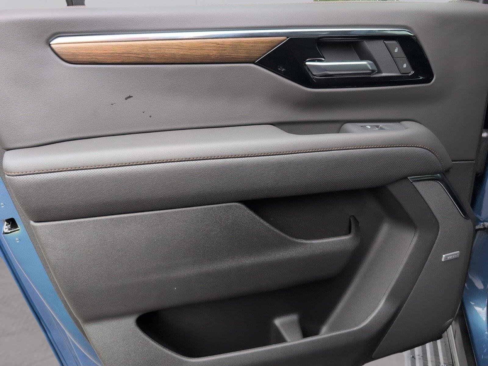 2026 Chevrolet Suburban High Country - Photo 34